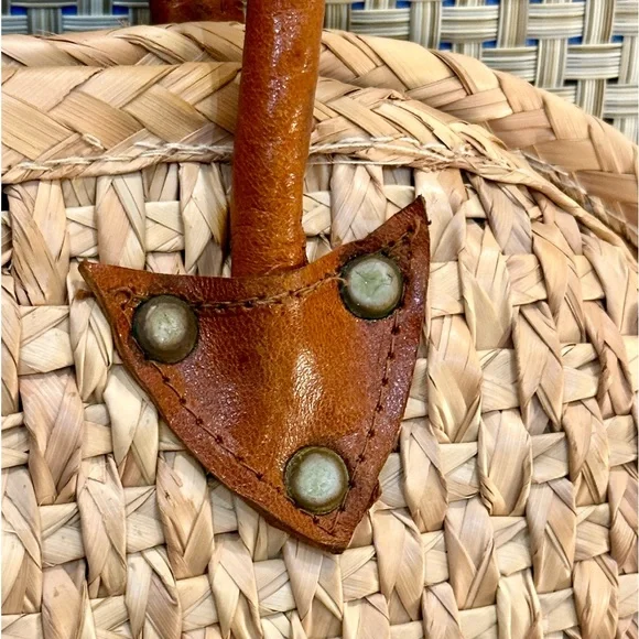 🌟HP🌟VTG 1980s Woven Palm Straw Handbag with Leather Accents - Picture 4 of 16